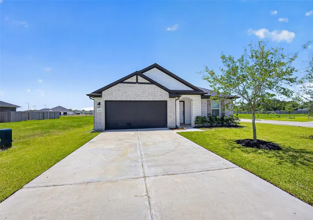 Photo 3 of Single family home for sale at 3225 Fig Tree Ln, Texas City, TX 77590 | MLS# 74243047 | Listing updated on 2026-08-22