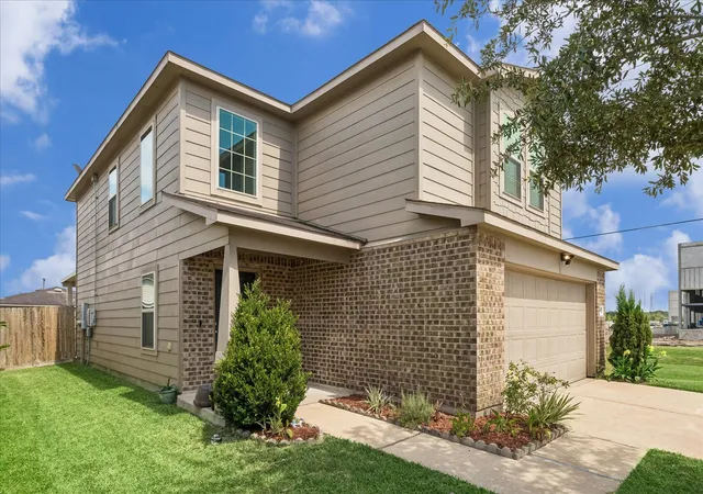 Photo 1 of Single family home for sale at 14119 Mystic Shrs Ln, Houston, TX 77048 | MLS# 14285966 | Listing updated on 2026-09-02