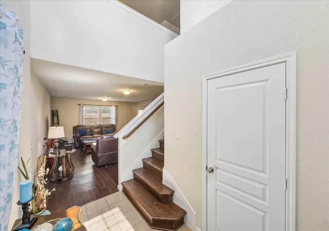Photo 3 of Single family home for sale at 14119 Mystic Shrs Ln, Houston, TX 77048 | MLS# 14285966 | Listing updated on 2026-09-02
