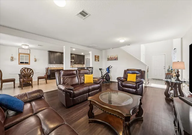 Photo 3 of Single family home for sale at 14119 Mystic Shrs Ln, Houston, TX 77048 | MLS# 14285966 | Listing updated on 2026-09-02