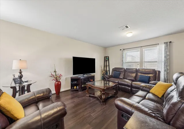 Photo 4 of Single family home for sale at 14119 Mystic Shrs Ln, Houston, TX 77048 | MLS# 14285966 | Listing updated on 2026-09-02