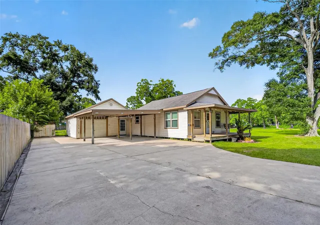 2nd image of 4220 Alabama Ave, Dickinson, TX 77539 | MLS# 86036866