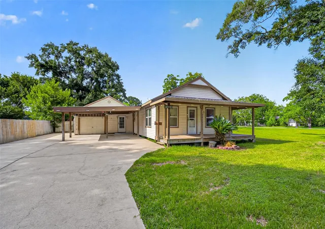 Photo 3 of Sale Pending at 4220 Alabama Ave, Dickinson, TX 77539 | MLS# 86036866 | Listing updated on 2026-09-09