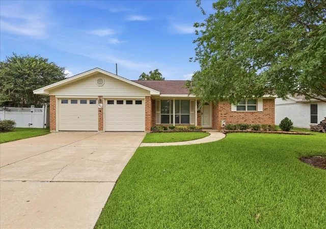 Homes for sale in Nederland, TX | 1012 Mimosa Dr, Nederland, TX 77627 | MLS# 12059402