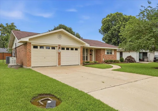 Homes for sale in Nederland, TX | 1012 Mimosa Dr, Nederland, TX 77627 | MLS# 12059402