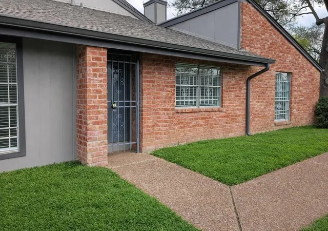 Photo 1 of Townhouse for sale at 5815 Village Forest Ct, Houston, TX 77092 | MLS# 44978970 | Listing updated on 2026-07-28