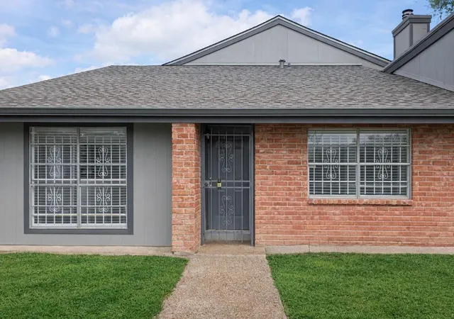 Photo 2 of Townhouse for sale at 5815 Village Forest Ct, Houston, TX 77092 | MLS# 44978970 | Listing updated on 2026-07-28