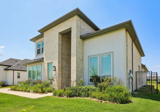 Photo 3 of Sale Pending at 1796 Tanner Brook Ln, Friendswood, TX 77546 | MLS# 28899405 | Listing updated on 2026-09-17