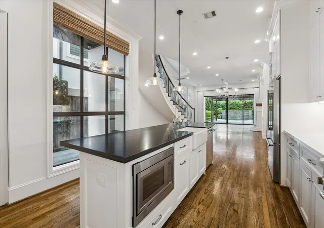 Photo 2 of Single family home for sale at 1301 Peden St, Houston, TX 77006 | MLS# 86417027 | Listing updated on 2026-09-15