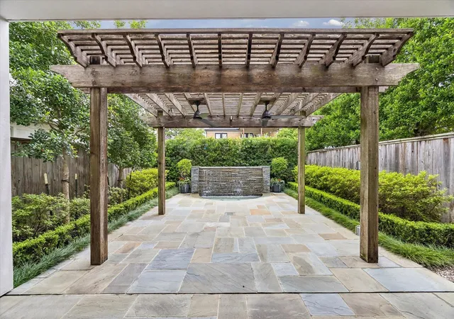 Photo 4 of Single family home for sale at 1301 Peden St, Houston, TX 77006 | MLS# 86417027 | Listing updated on 2026-09-15