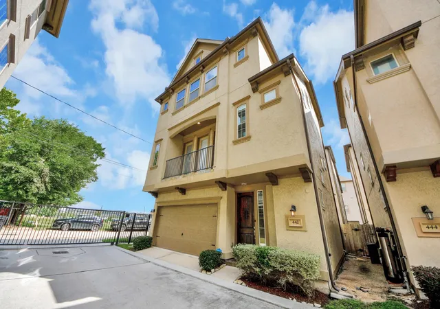 Photo 2 of Single family home for sale at 442 N Live Oak St, Houston, TX 77003 | MLS# 87495442 | Listing updated on 2026-09-17