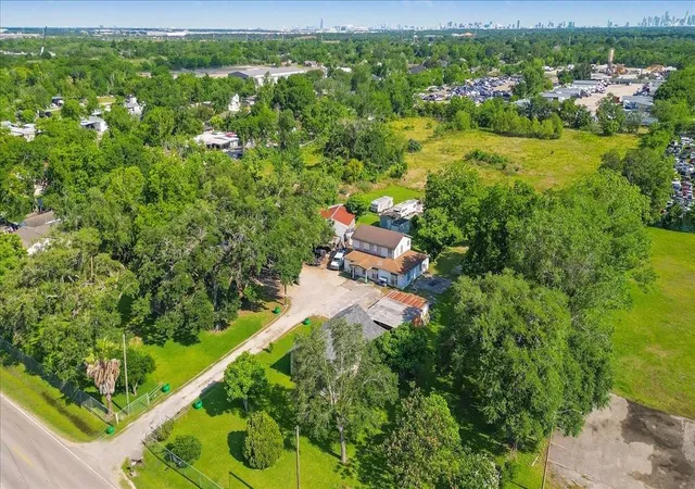 Photo 2 of Sale Pending at 3929 Almeda Genoa Rd, Houston, TX 77047 | MLS# 87079179 | Listing updated on 2026-09-10
