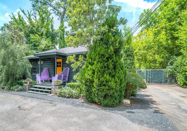 Photo 2 of Single family home for sale at 1137 W 26th Street, Houston, TX 77008 | MLS# 72989179 | Listing updated on 2026-07-24