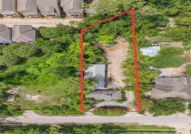 Photo 3 of Single family home for sale at 1137 W 26th Street, Houston, TX 77008 | MLS# 72989179 | Listing updated on 2026-07-24