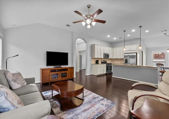 Photo 4 of Single family home for sale at 4813 Ladona Ct, League City, TX 77573 | MLS# 96904377 | Listing updated on 2026-09-23
