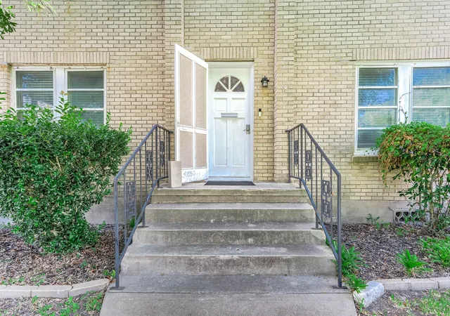 2nd image of 4404 Avenue N 1/2, Galveston, TX 77550 | MLS# 31774217