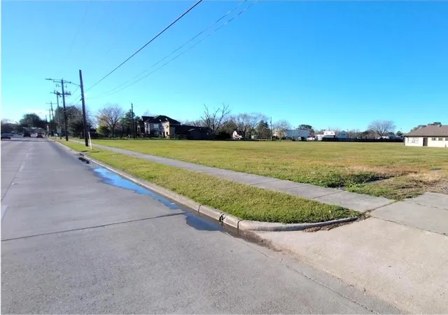 Photo 4 of Single family home for sale at 2055 Pasadena Blvd, Pasadena, TX 77502 | MLS# 3953396 | Listing updated on 2025-11-21