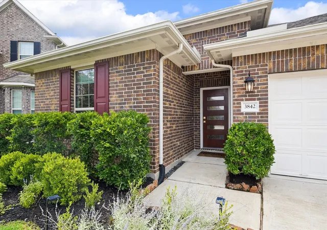 Photo 3 of Sale Pending at 3842 Supremes Trl, Spring, TX 77386 | MLS# 19656671 | Listing updated on 2026-09-16