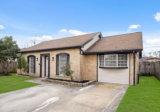 Photo 2 of Single family home for sale at 9231 Cobbleshire Dr, Houston, TX 77037 | MLS# 46064944 | Listing updated on 2026-09-01