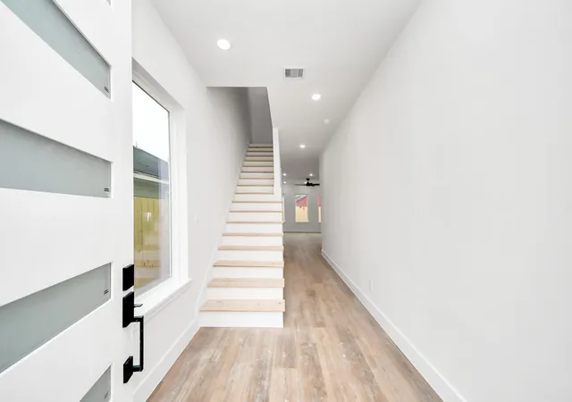 Listing Photo 5 - Condo for sale in building located at 8206 Colonial Ln, Houston, TX 77051