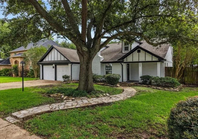 Photo 3 of Single family home for sale at 3907 Club Valley Dr, Houston, TX 77082 | MLS# 43783178 | Listing updated on 2026-08-25