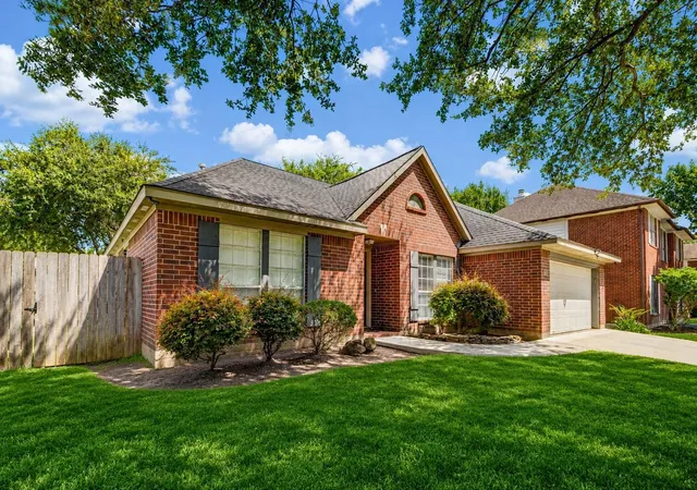 Photo 2 of Single family home for sale at 3230 Lee Cir, Pearland, TX 77581 | MLS# 58603658 | Listing updated on 2026-08-30