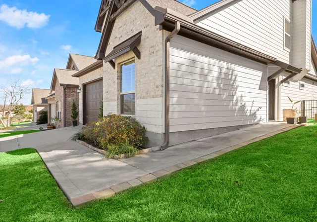 4th image of 109 Harbour Town Cir, Montgomery, TX 77356 | MLS# 80927011