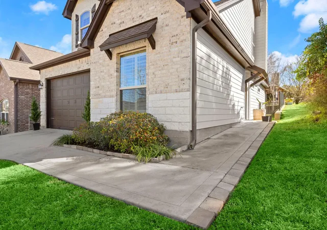 5th image of 109 Harbour Town Cir, Montgomery, TX 77356 | MLS# 80927011