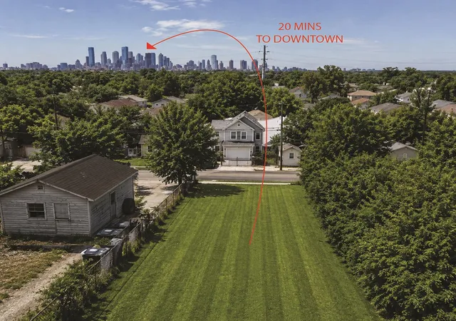 1st image of 739 E 39th St, Houston, TX 77022 | MLS# 84481544