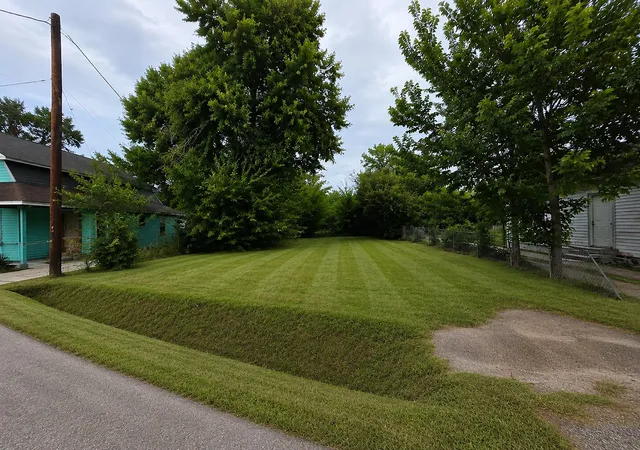 2nd image of 739 E 39th St, Houston, TX 77022 | MLS# 84481544