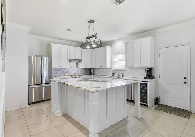 Photo 2 of Single family home for sale at 6407 Hillock Ln, Pearland, TX 77584 | MLS# 19305327 | Listing updated on 2026-07-28