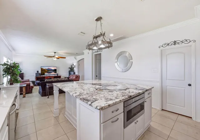 Photo 3 of Single family home for sale at 6407 Hillock Ln, Pearland, TX 77584 | MLS# 19305327 | Listing updated on 2026-07-28