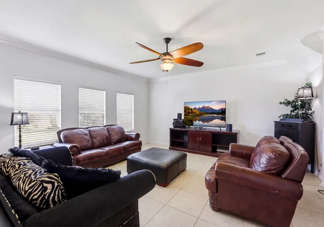 Photo 3 of Single family home for sale at 6407 Hillock Ln, Pearland, TX 77584 | MLS# 19305327 | Listing updated on 2026-07-28