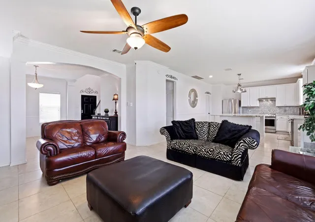 Photo 4 of Single family home for sale at 6407 Hillock Ln, Pearland, TX 77584 | MLS# 19305327 | Listing updated on 2026-07-28