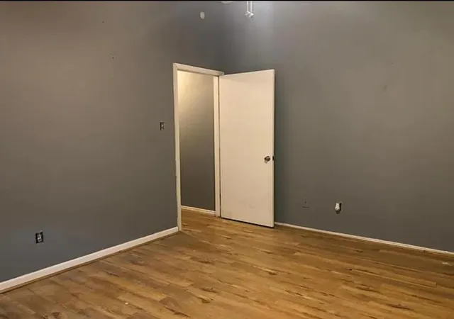 5th image of 1015 W Clarendon Dr, Dallas, TX 75208 | MLS# 92586810
