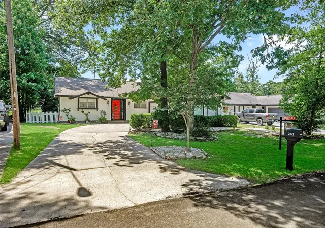 Photo 2 of Single family home for sale at 257 Point Clear Dr, Conroe, TX 77304 | MLS# 92174681 | Listing updated on 2026-07-22