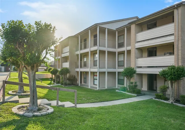 1st image of 101 Lakeview Ter #D, Montgomery, TX 77356 | MLS# 5749260