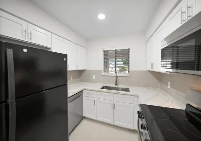 4th image of 101 Lakeview Ter, Conroe, TX 77356