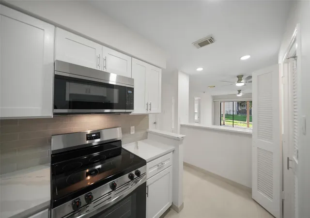 5th image of 101 Lakeview Ter, Conroe, TX 77356