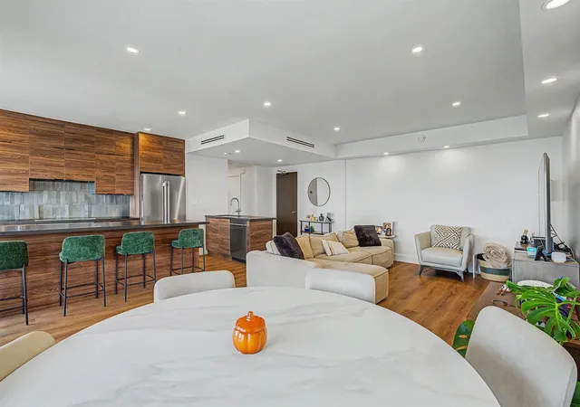 2nd image of 2001 Holcombe Blvd #3305, Houston, TX 77030 | MLS# 17581153