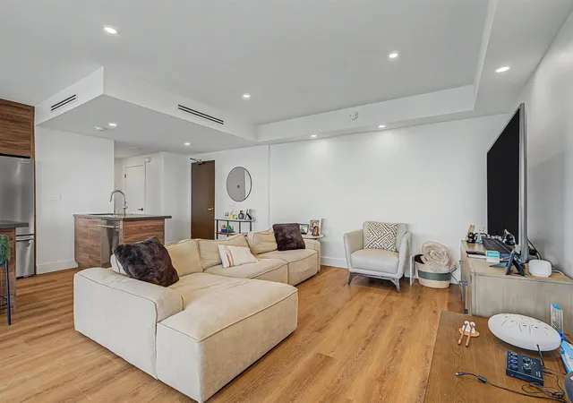Photo 3 of Sale Pending at 2001 Holcombe Blvd #3305, Houston, TX 77030 | MLS# 17581153 | Listing updated on 2026-10-05