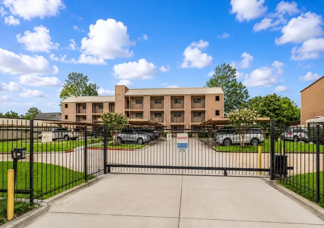 2nd image of 15575 Marina Dr #316C, Montgomery, TX 77356 | MLS# 90121581