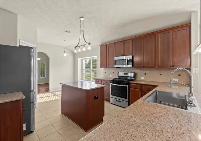 Photo 4 of Single family home for sale at 10015 Lynnwood Dr, Baytown, TX 77521 | MLS# 50823239 | Listing updated on 2026-09-20