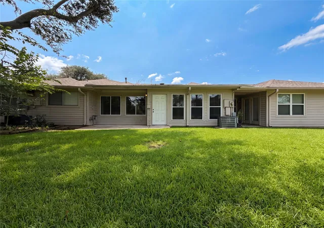 Homes for sale in Pearland, TX | 643 E Country Grove Cir, Pearland, TX 77584 | MLS# 40060613