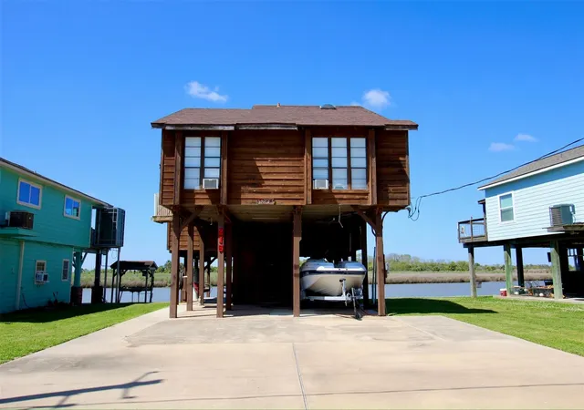 Photo 3 of Single family home for sale at 215 Redfish Dr, Freeport, TX 77541 | MLS# 90597168 | Listing updated on 2026-08-06