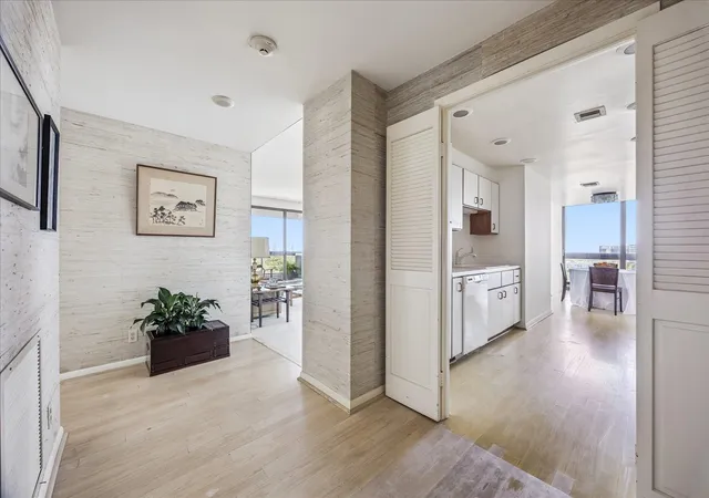 2nd image of 49 Briar Hollow Ln #1503, Houston, TX 77027 | MLS# 2548575
