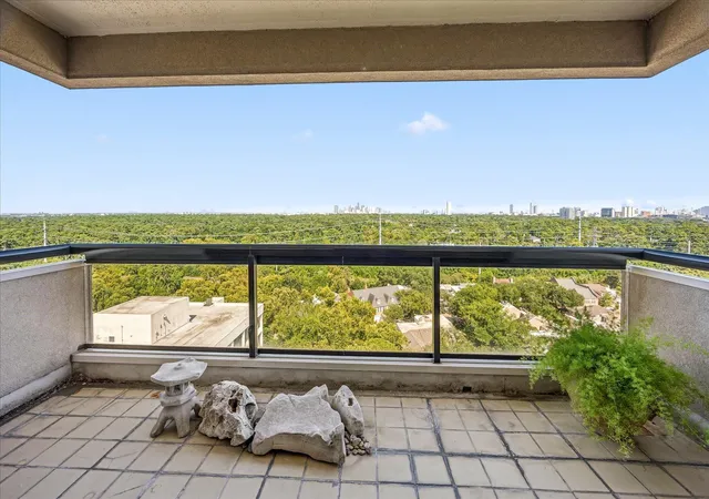 4th image of 49 Briar Hollow Ln #1503, Houston, TX 77027 | MLS# 2548575