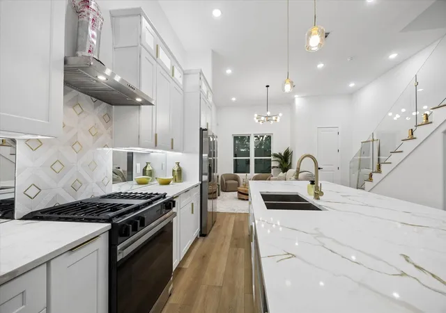 3rd image of 120 Velasco St, Houston, TX 77003 | MLS# 43489709