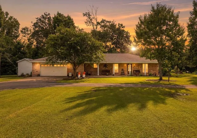 2nd image of 2851 Johnnie St, Orange, TX 77630 | MLS# 89231266