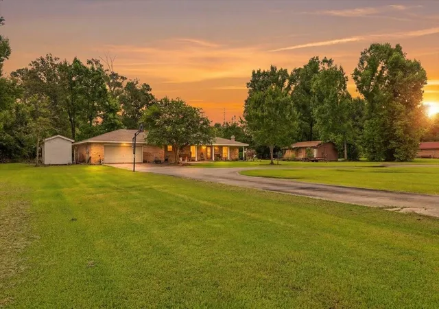 3rd image of 2851 Johnnie St, Orange, TX 77630 | MLS# 89231266
